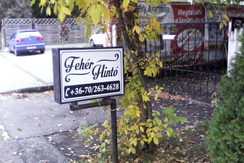 Fehér Hintó Miskolc Kültér fotó